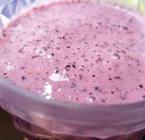 blueberry-milkshake-with-fresh-or-frozen-berries-ice image