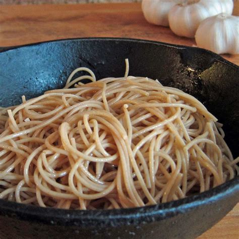 whole-wheat-spaghetti-with-garlic-olive-oil image