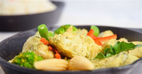 slow-cooker-thai-green-curry-chicken-slender-kitchen image