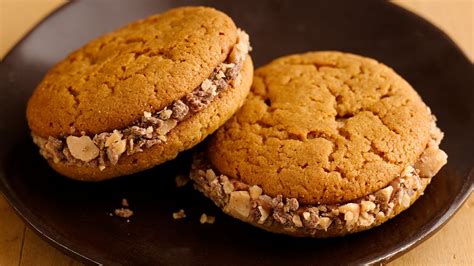 toffee-roundabout-sandwich-cookies image