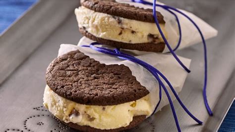 peppermint-pattie-ice-cream-sandwiches image