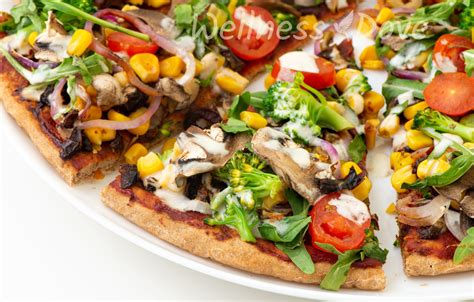 whole-wheat-veggie-pizza-wellnessdove image