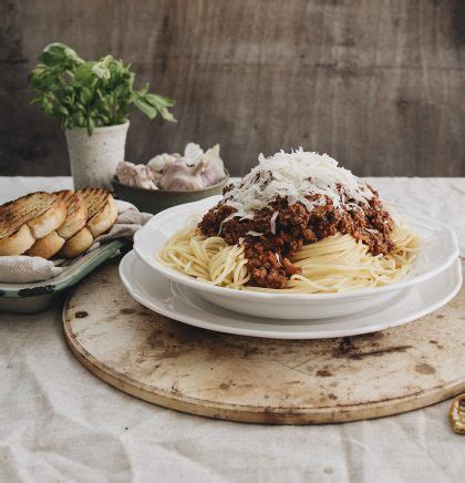 best-spaghetti-bolognese-family-approved-dont image