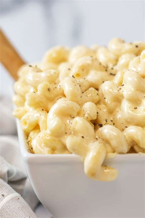 extra-creamy-stovetop-mac-and-cheese-artzy-foodie image
