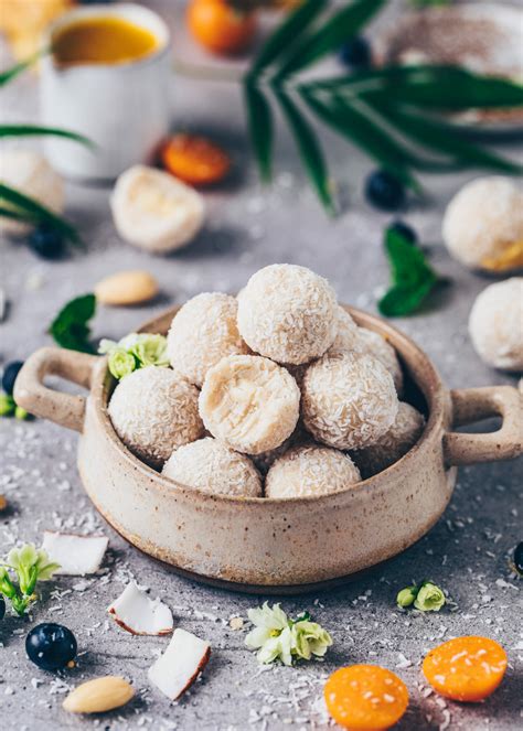 vegan-raffaelo-coconut-balls-recipe-easy-bianca-zapatka image