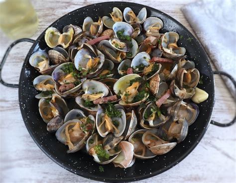 clams-with-bacon-and-garlic-recipe-food-from-portugal image