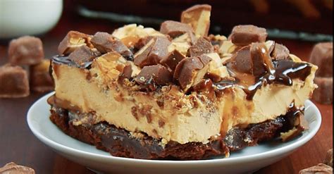 snickers-brownie-ice-cream-cake-12-tomatoes image