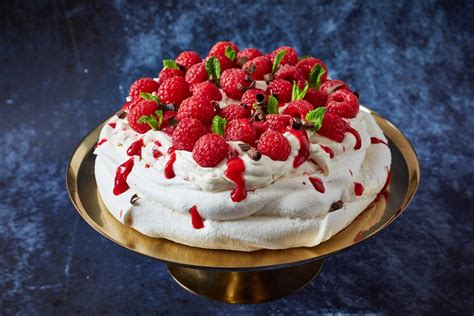 raspberry-pavlova-recipe-great-british image