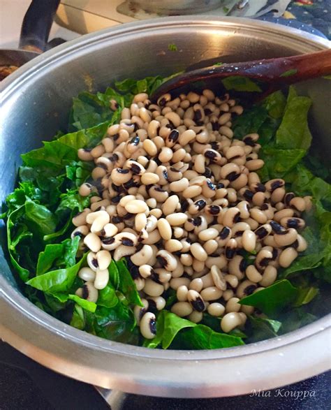 black-eyed-peas-and-spinach-Φασόλια-μαυρομάτικα image