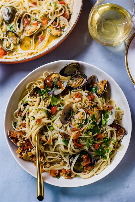 linguine-and-clams-with-tomatoes-the-little-ferraro image