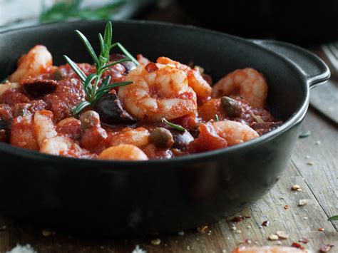 garlic-shrimp-in-tomato-sauce-food-wine image