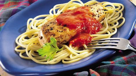 garlic-chicken-pasta-with-roasted-red-pepper-cream image