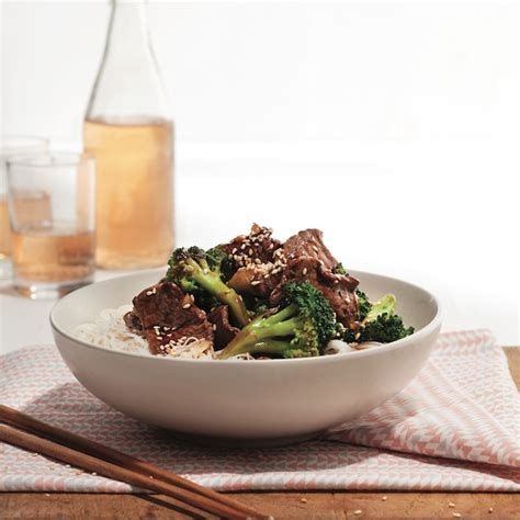 vermicelli-bowl-with-sesame-beef-and-broccoli image