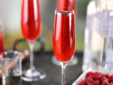 la-vie-en-rose-champagne-cocktail-recipe-cooking image