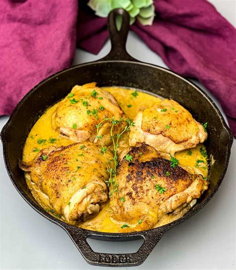 southern-smothered-chicken-recipe-video-stay image