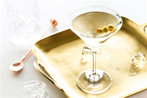 the-best-dirty-martini-recipe-with-olive-juice-tips-the-spruce-eats image