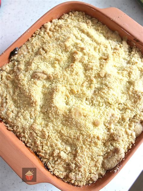 delicious-apple-crumble-pie-bars-lovefoodies image
