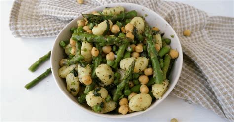 italian-asparagus-spinach-gnocchi-recipe-vegan image