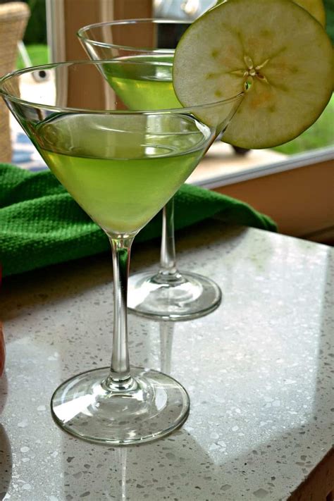 easy-appletini-sour-apple-martini-recipe-small image