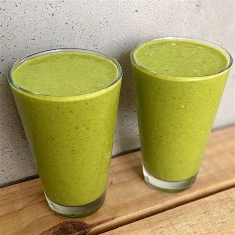matcha-mango-smoothie-for-weight-loss-ambers image