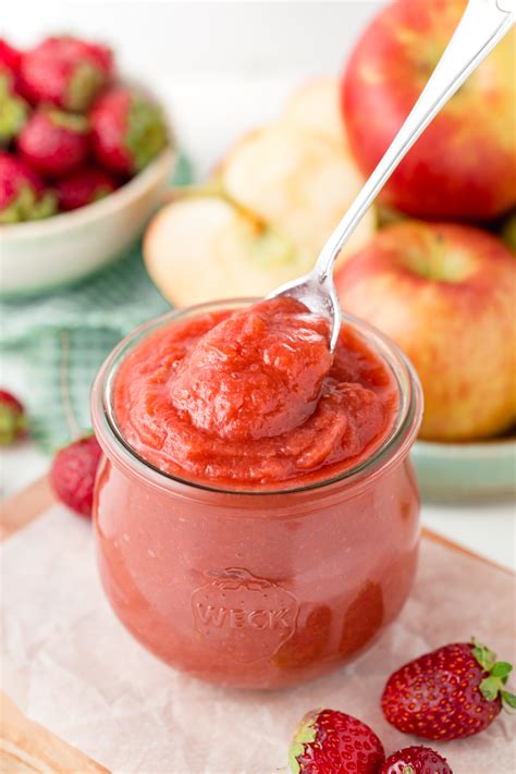 healthy-2-ingredient-strawberry-applesauce image