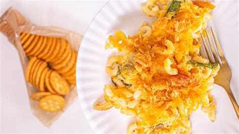 spinach-and-artichoke-mac-and-cheese image