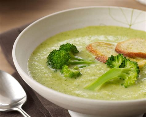 healthy-low-calorie-broccoli-soups-for-weight-watchers image