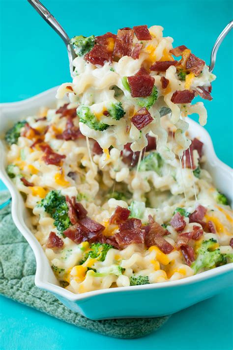 bacon-broccoli-mac-and-cheese-peas-and-crayons image