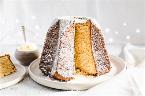 pandoro-verona-christmas-cake image