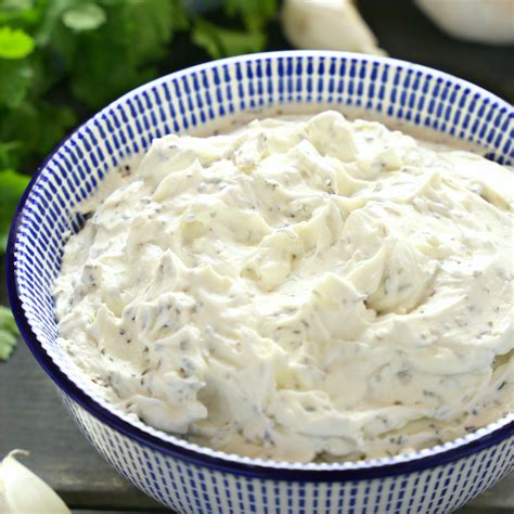 easy-homemade-herb-and-garlic-cream-cheese image