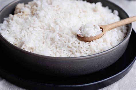 how-to-cook-rice-on-the-stove-simply image