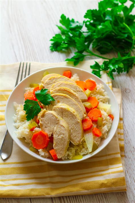 poached-chicken-with-steamed-rice-veggies-zen image