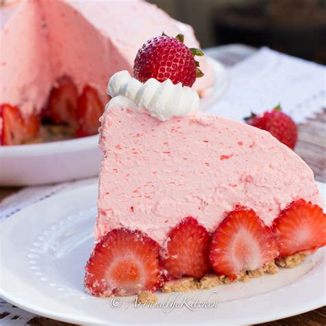 no-bake-strawberry-cheesecake-pie-art-and-the-kitchen image