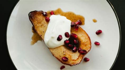 caramelized-pears-with-vanilla-syrup-recipe-bon image