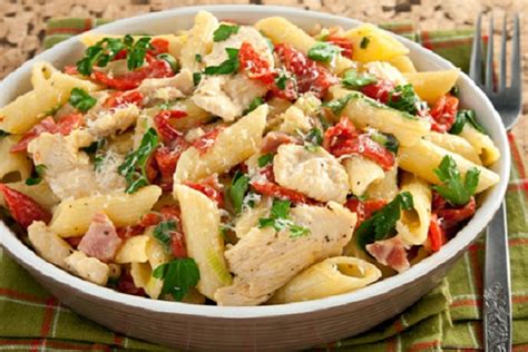 chicken-penne-with-roasted-peppers-and-mascarpone image