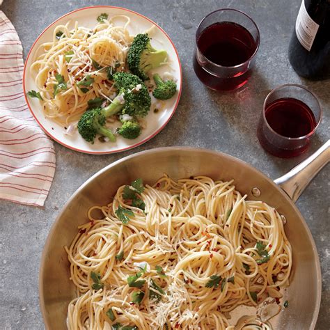spaghetti-anchovies-garlic-red-pepper-lemon image