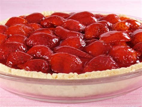 7-up-fresh-strawberry-pie-recipe-cdkitchencom image