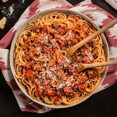 spaghetti-with-chunky-tomato-meat-sauce-ready-set image