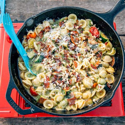 one-pot-pesto-pasta-with-bacon-fresh-off-the-grid image