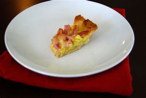 eggs-benedict-breakfast-pizza-life-tastes-good image