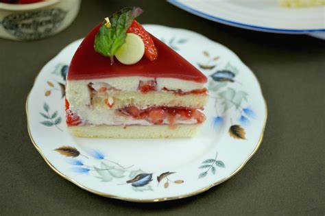 how-to-make-the-classic-fraisier-patisserie-patisserie image