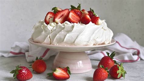 how-to-make-the-perfect-pavlova-and-the-common image
