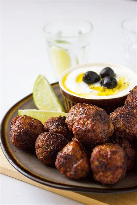 greek-meatballs-keftedes-with-tzatziki-munaty-cooking image