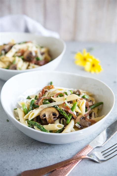 pasta-with-peas-and-prosciutto image