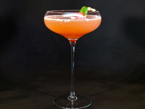 caprese-martini-cocktaildudes image