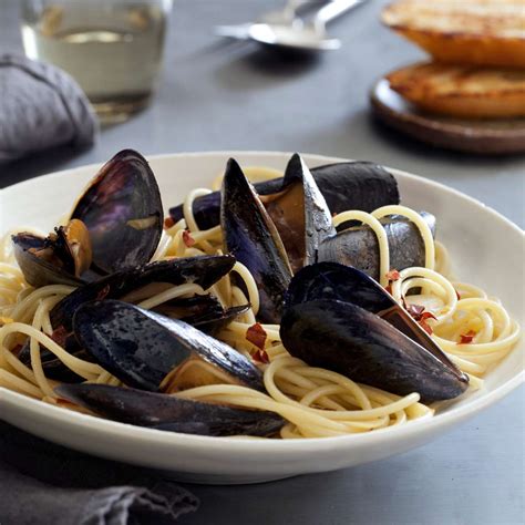 pasta-with-mussels-recipe-marcia-kiesel-food-wine image