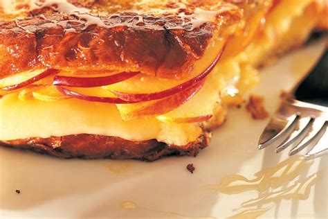 french-toast-with-apples-and-gouda-canadian image