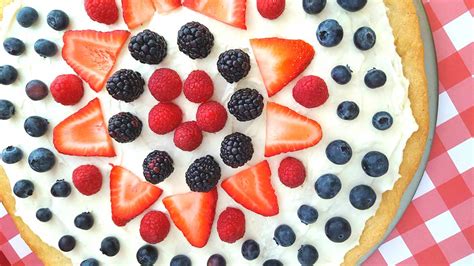 strawberry-pizza-recipe-with-sugar-cookie-crust image