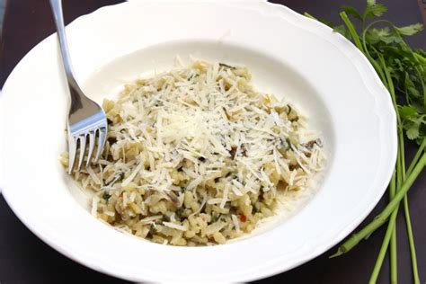 creamy-spinach-and-mushroom-risotto-spoon image