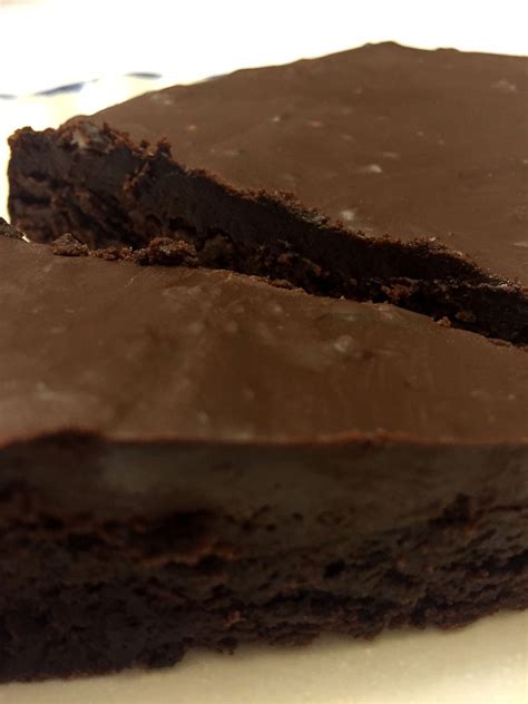 flourless-gluten-free-chocolate-cake-with-chocolate image